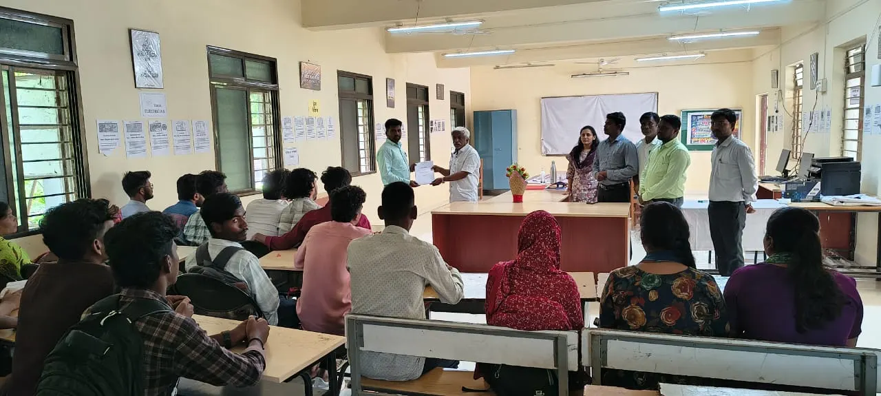 तिसरा रोजगार मेळावा 2026 — विद्यार्थी मार्गदर्शन सत्रात सहभागी